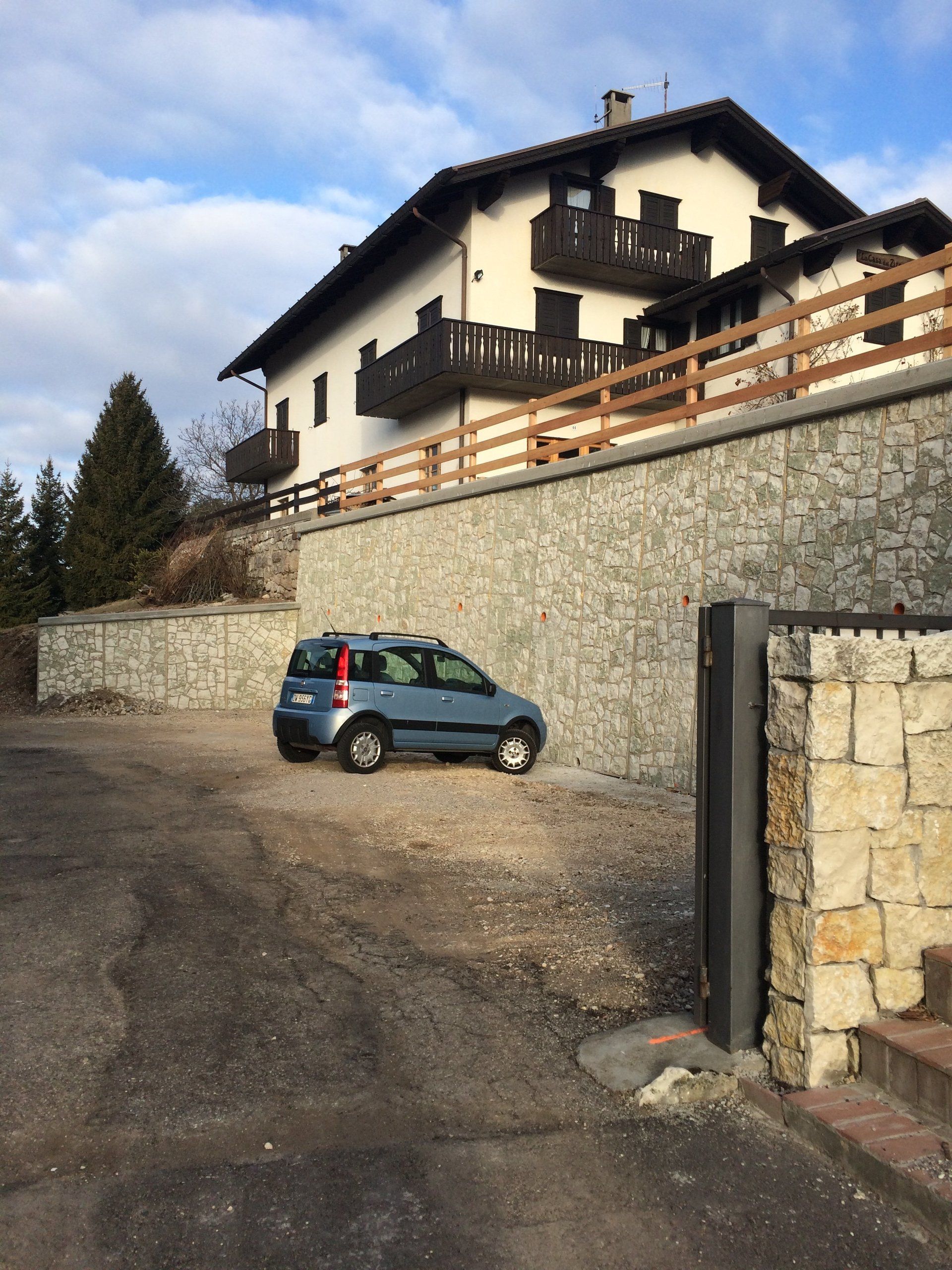 una panda parcheggiata