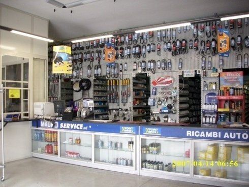 negozio di ricambi auto