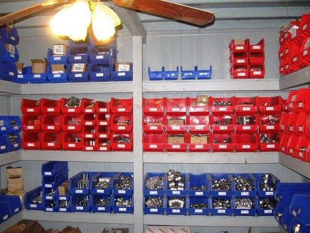 Wide Selection of Valves and Stainless Steel Pipe Fitting in Containers