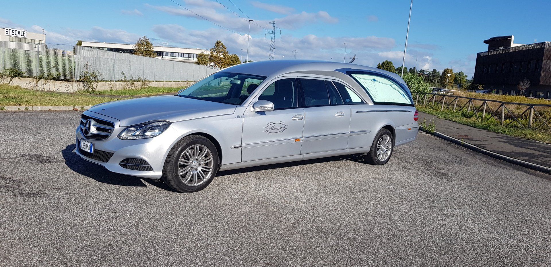 auto per il trasporto della bara