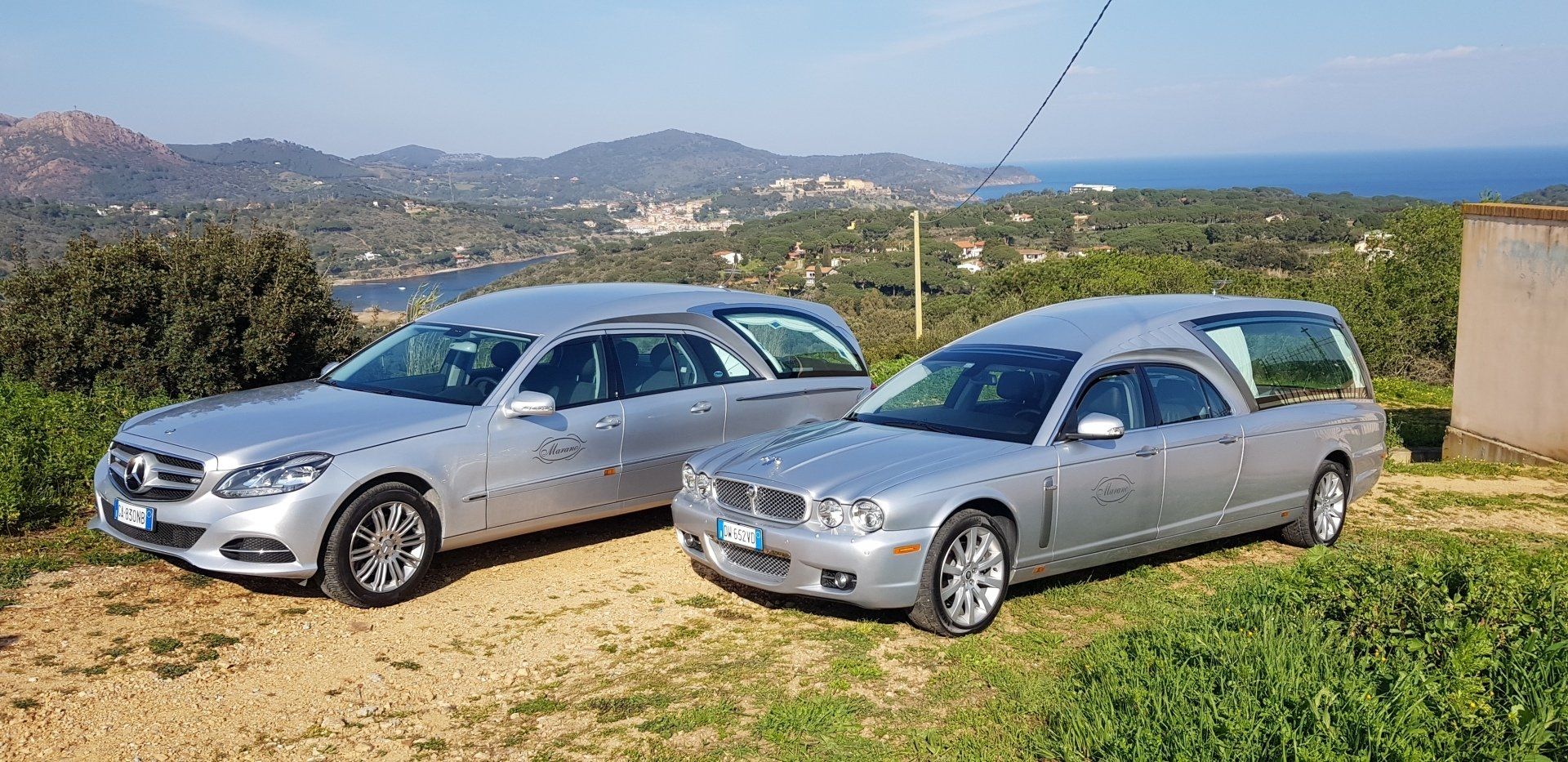 2 auto per il trasporto di salme