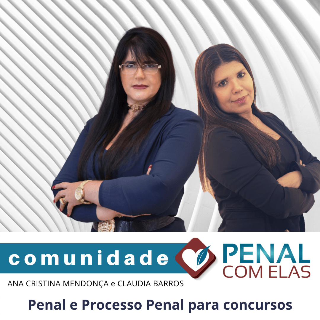 Duas profissionais de braços cruzados em anúncio da comunidade Penal com Elas; fundo branco e cinza.