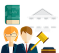 Livros de direito, tribunal e martelo ao lado de dois advogados de terno