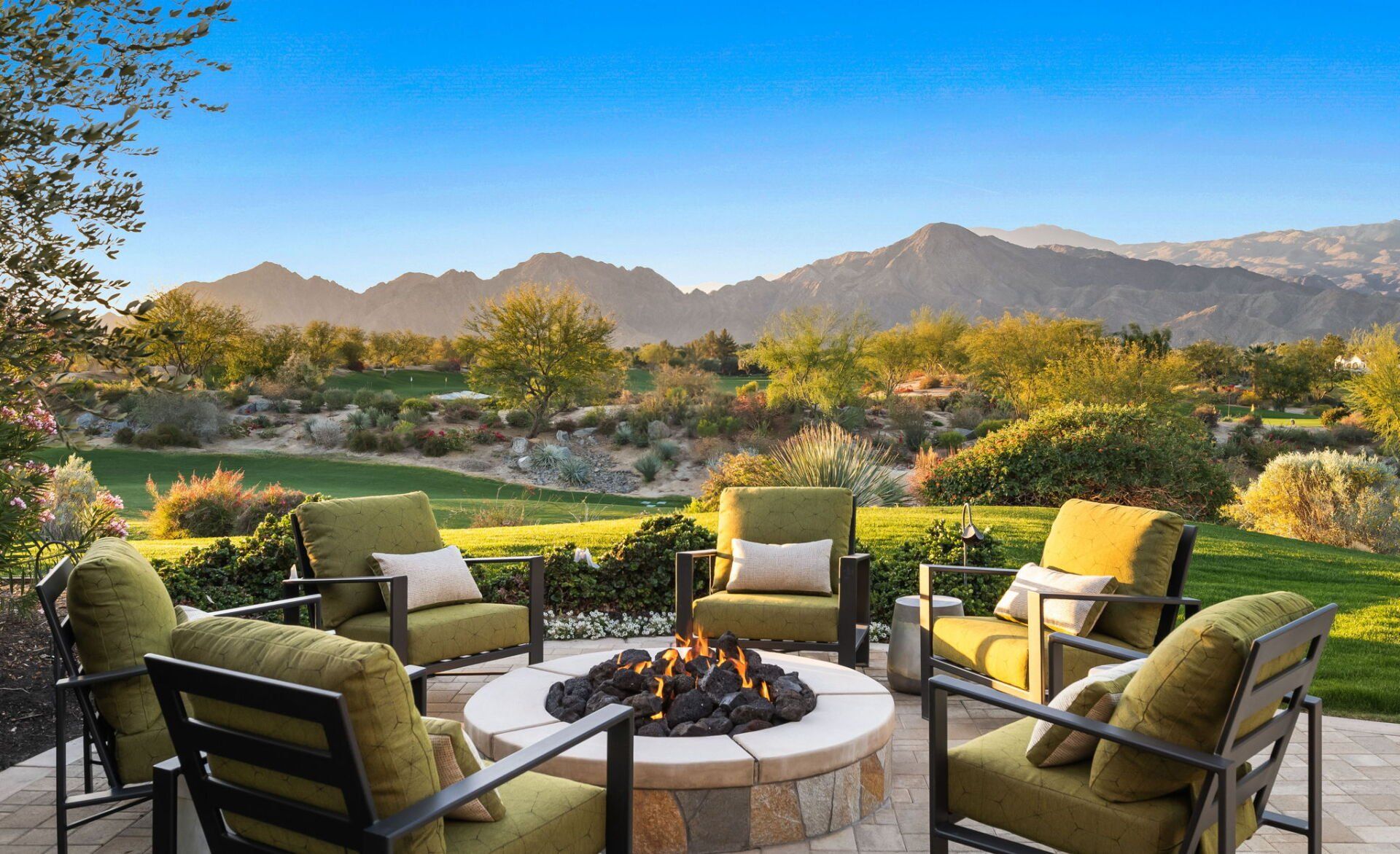 Outdoor firepit