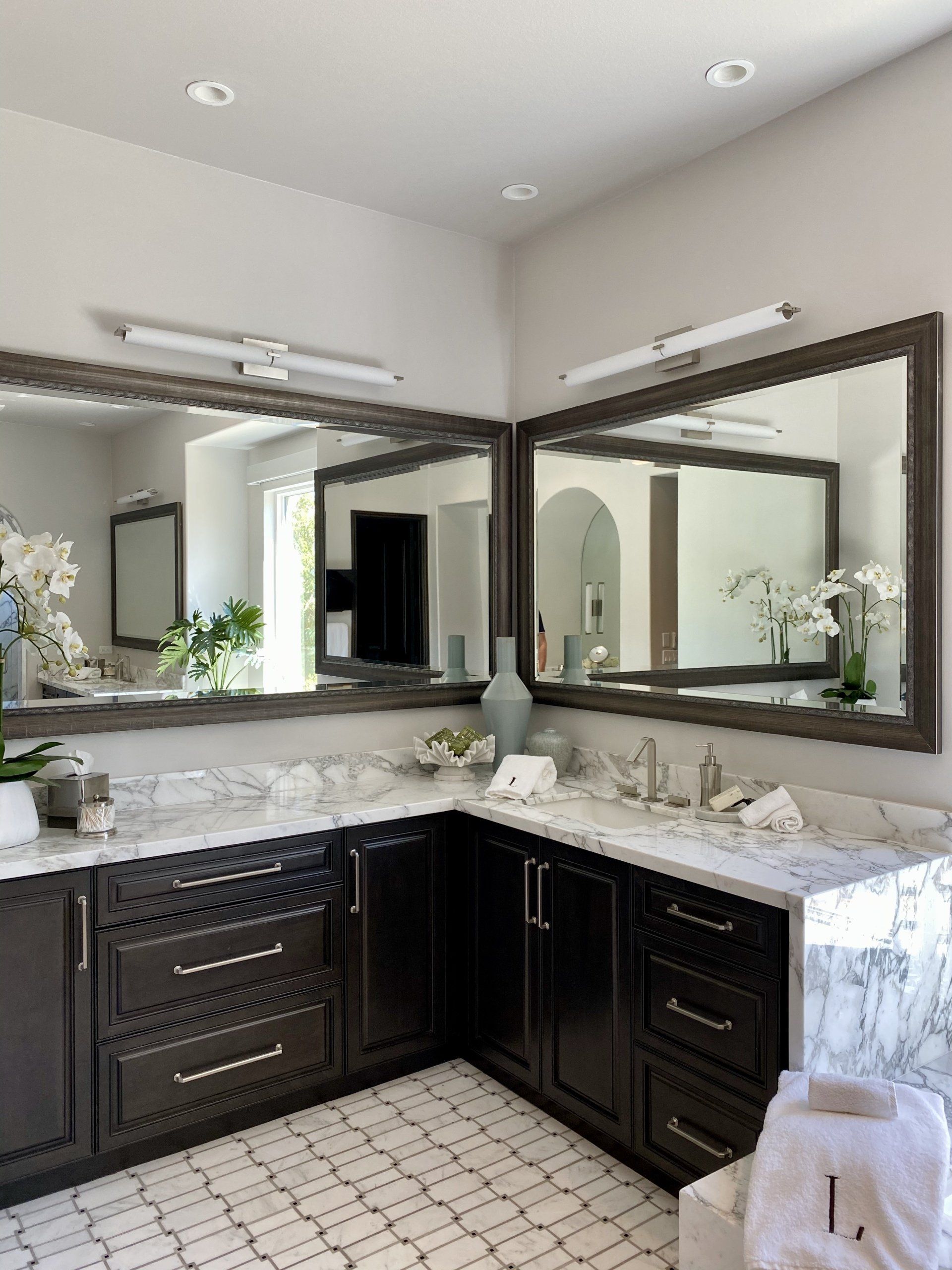 A bathroom with two sinks and two mirrors