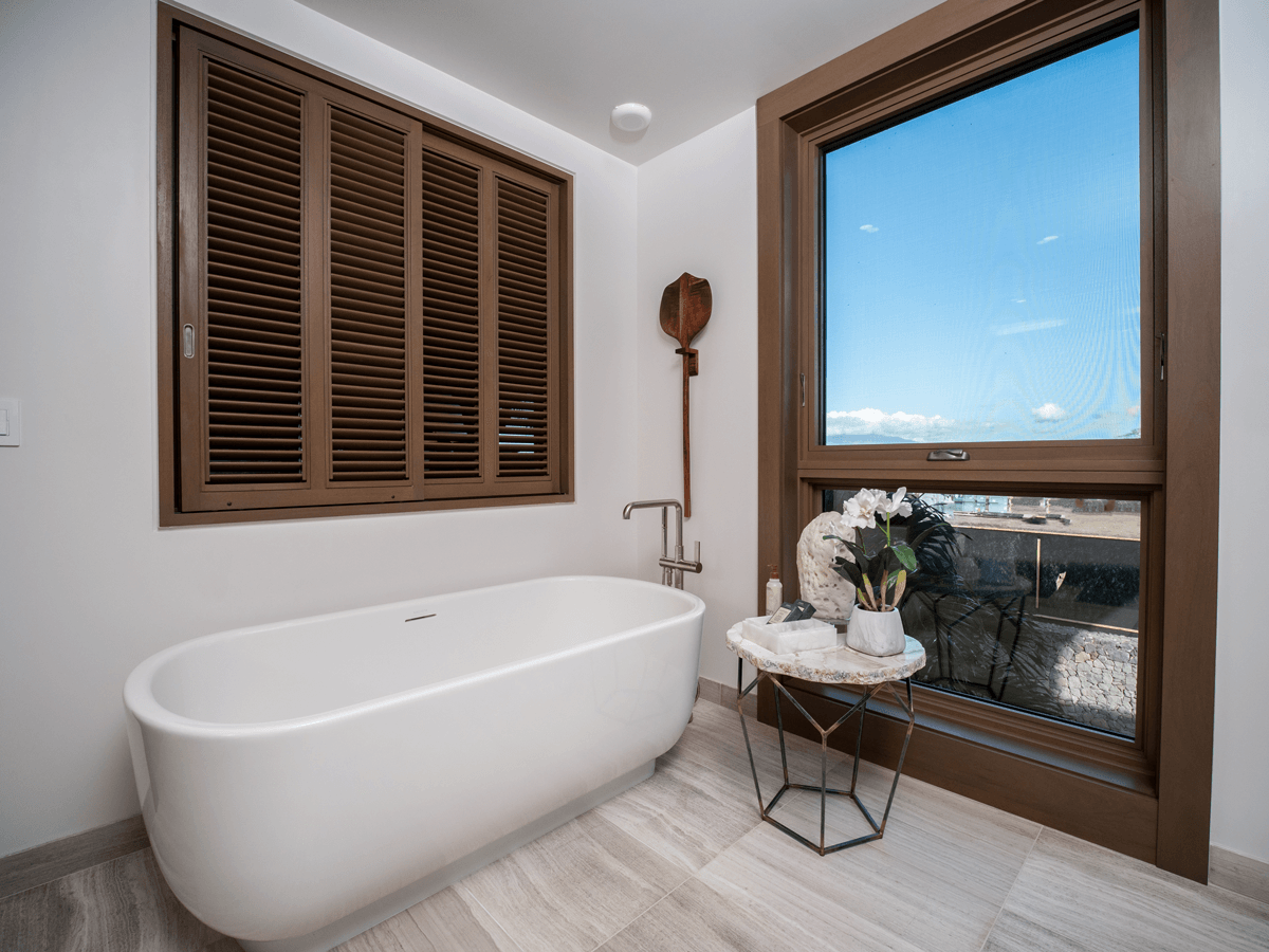Kula Villas 1D | Master Bath tub