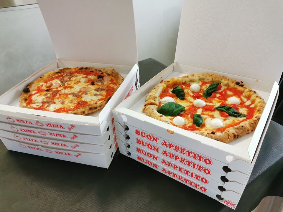 pizze da asporto nei cartoni