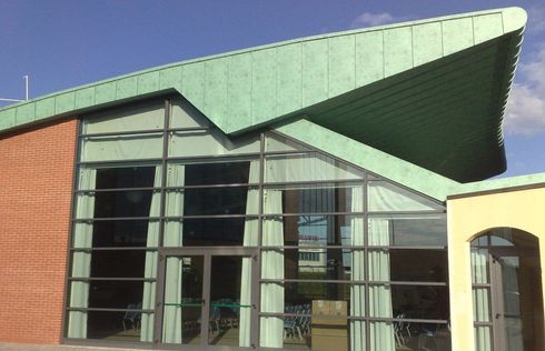 facciata continaua con rivestimento in alluminio verde