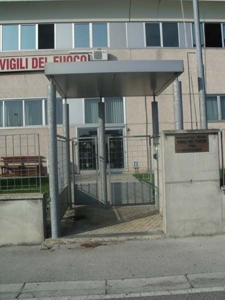 rivestimento in acciaio per ingresso di stabile