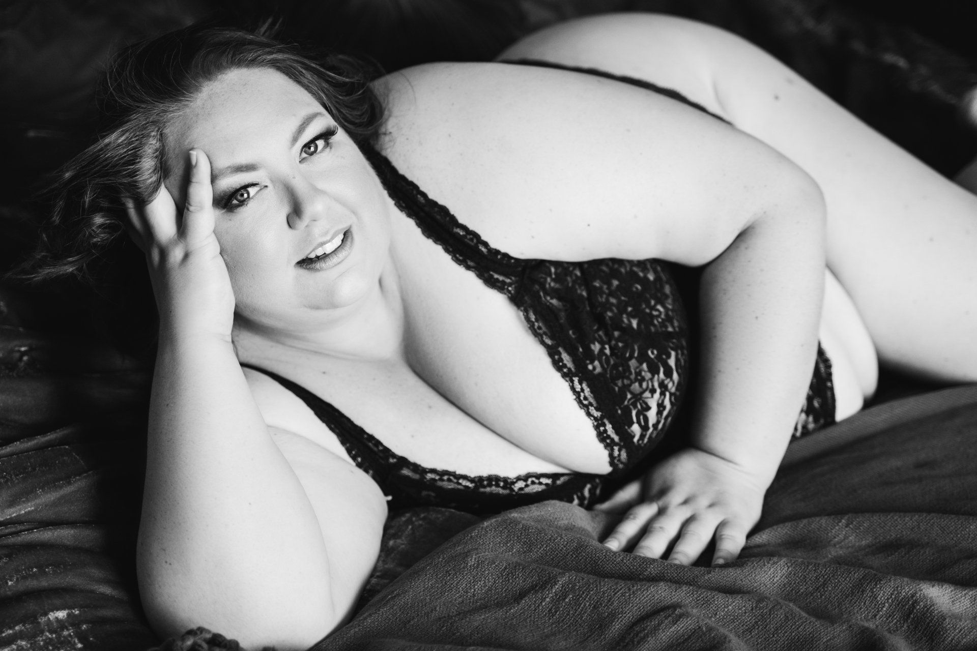 boudoir image of plus size woman on bed