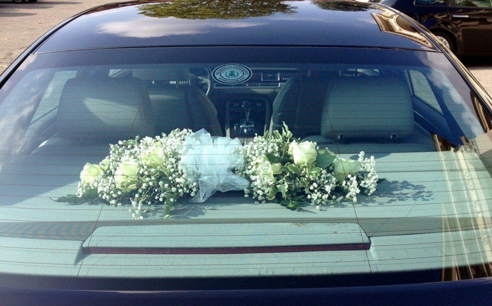 auto a noleggio con fiori