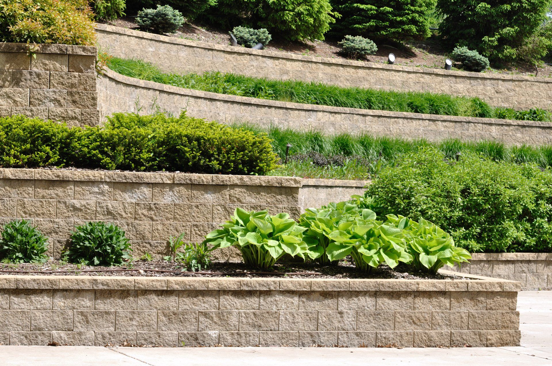 brick retaining wall contractor in Nashville, TN
