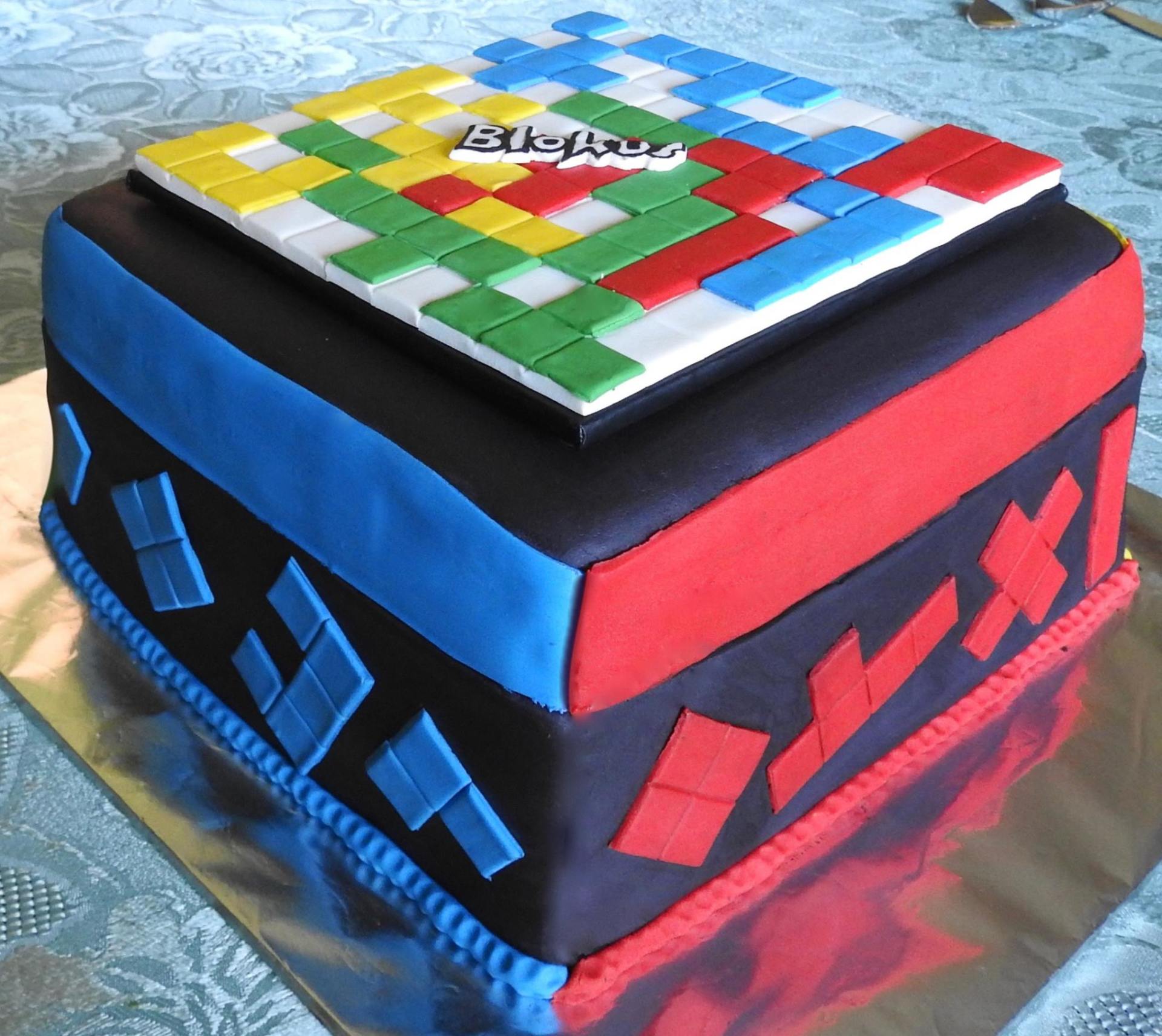 Birthday cake with block game theme