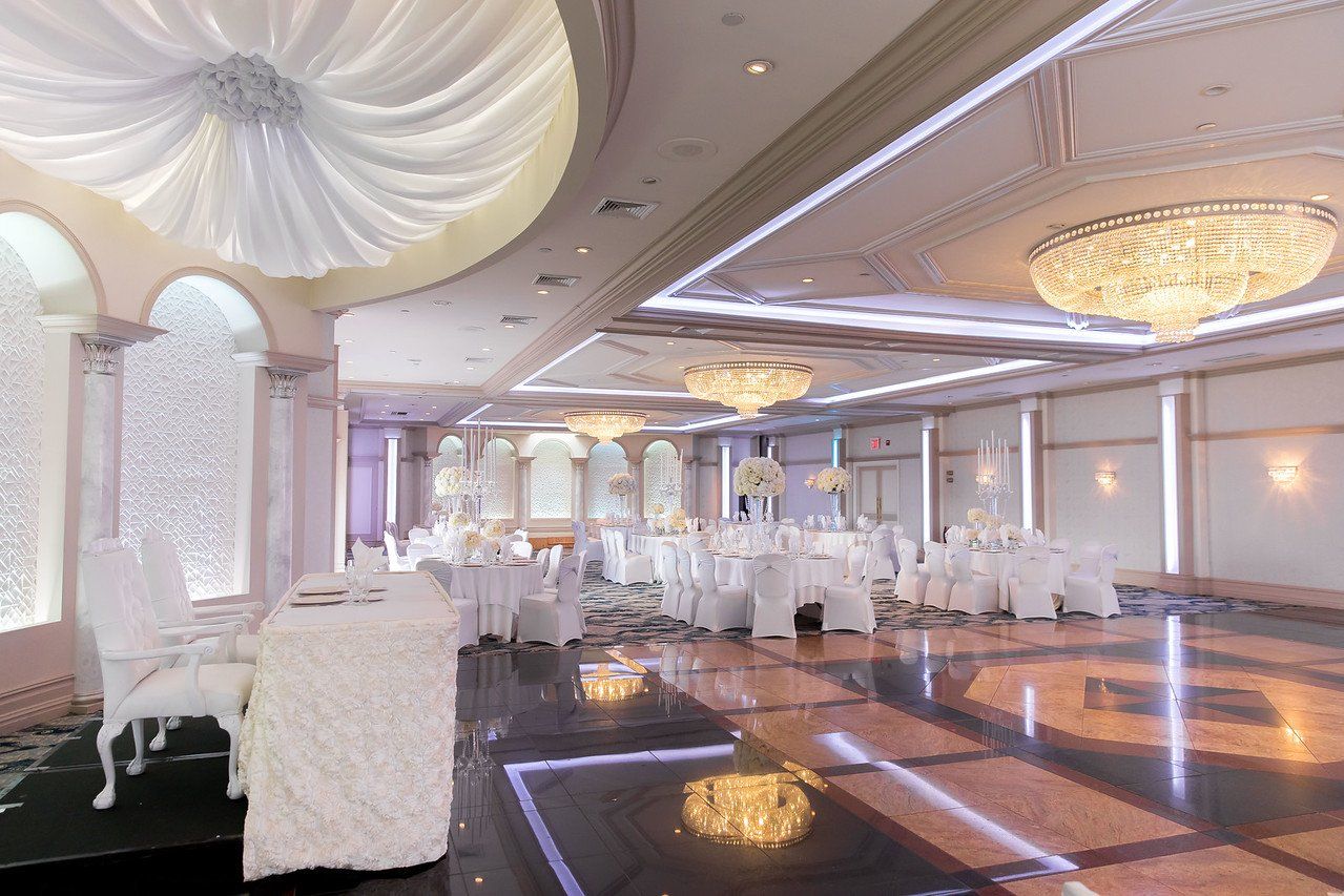 Bride & Groom Table Facing Dance Floor & Guest Tables
