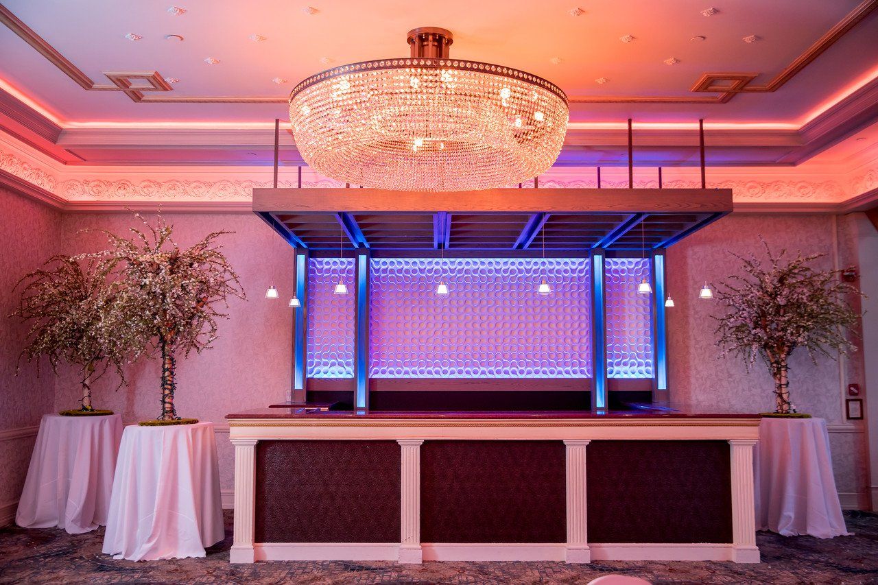 Bright & Inviting Bar