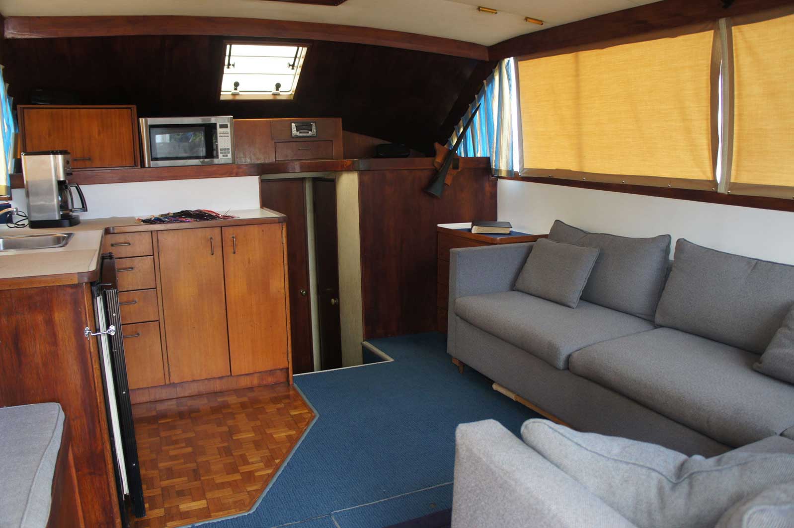A living room with a couch and a kitchen