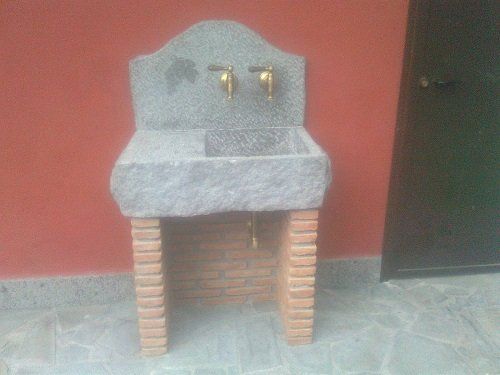 fontana in pietra