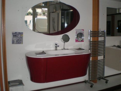 Bagno con specchio ovale