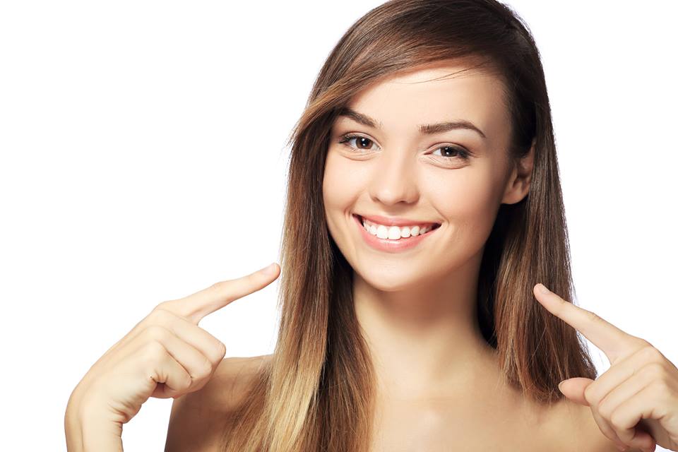 ragazza con sorriso perfetto