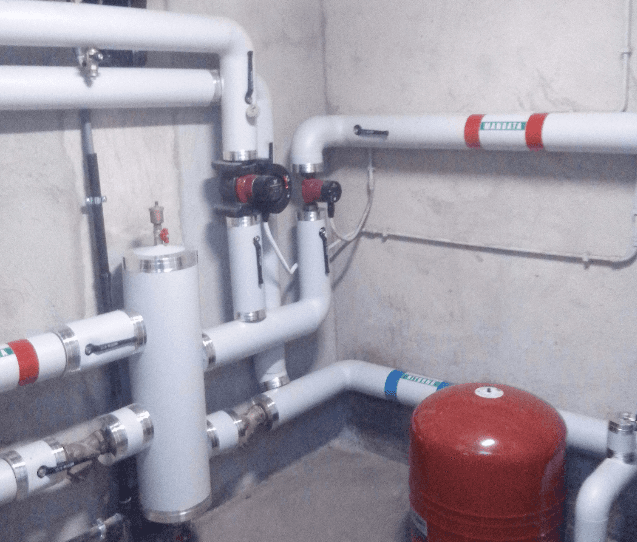 centrale termica con tubi riscaldamento
