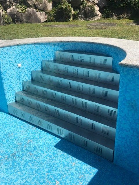 scale piscina
