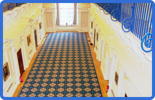 For carpet fitters in Rochford call 01702 417 578 patterned carpet in a hallway