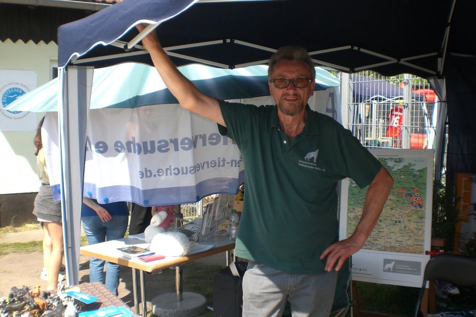 Bild 3 Infostand beim Tierheimfest in Dorf-Mecklenburg
