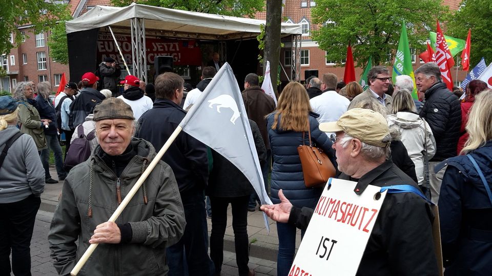 Bild 2 1. Mai-Demonstration in Lüneburg Bild 2 1. Mai-Demonstration in Lüneburg