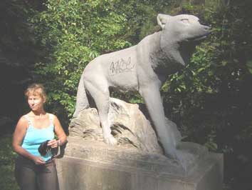 Bild 2 Wolfsdenkmal in Markkleeberg Bild 2 Wolfsdenkmal in Markkleeberg