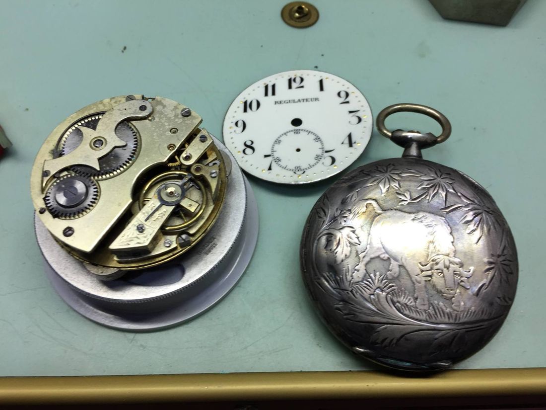 Orologio in parti