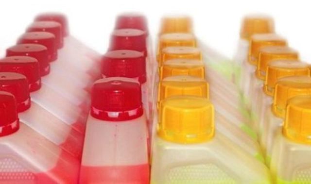 bottiglie di detergenti auto
