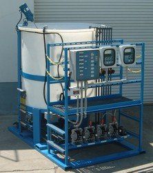 A large white tank is sitting on top of a blue metal frame.