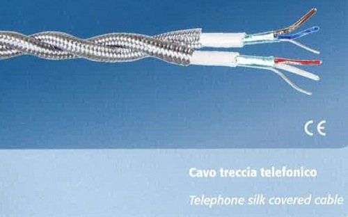 un cavo treccia telefonico