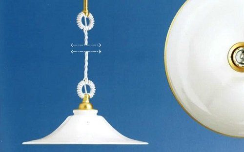 un lampadario bianco a sospensione