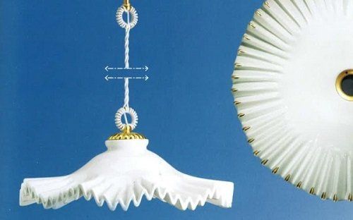 un lampadario a sospensione