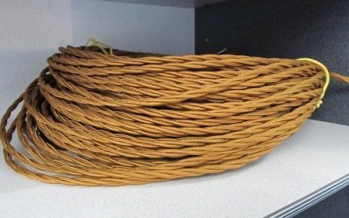 un cavo treccia