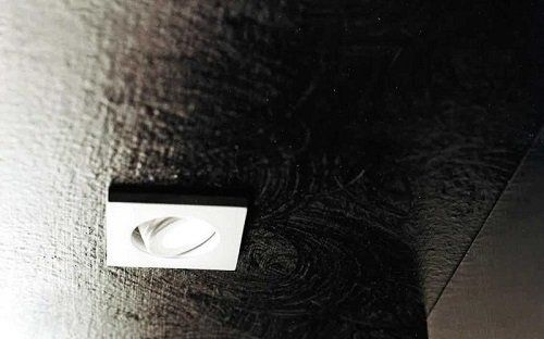 un faretto su un soffitto