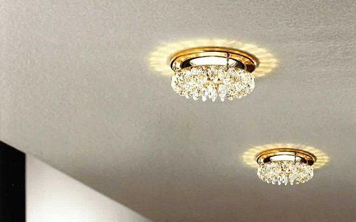 dei faretti a forma di piccoli lampadari