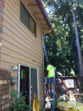 Eavestrough with downspout - Gutter installation in Eugene, OR Eavestrough with downspout - Gutter installation in Eugene, OR