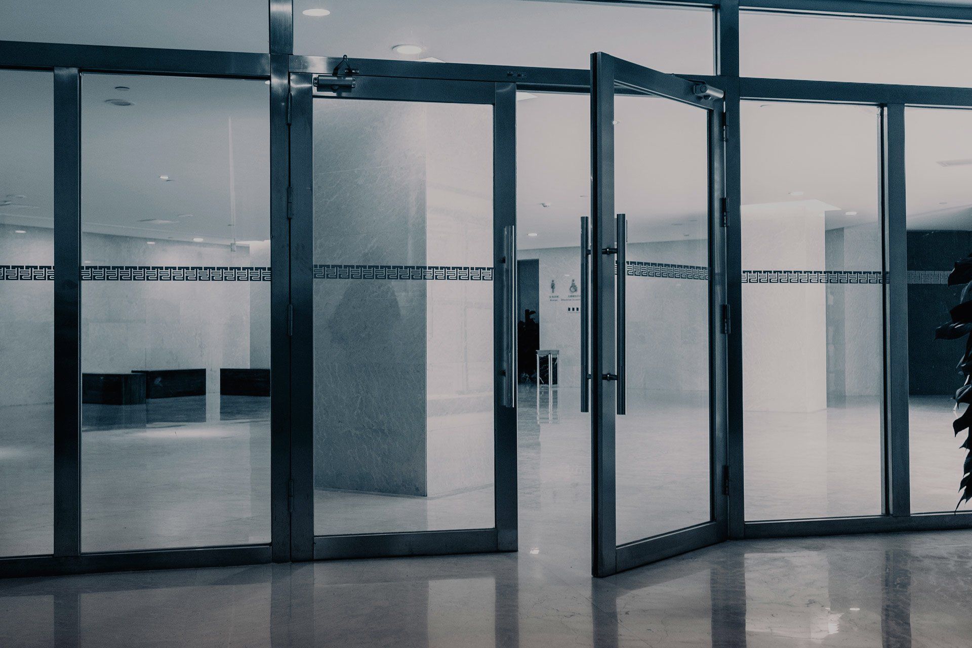 Aluminium glazing systems