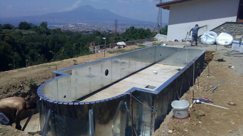 Piscina interrata in costruzione