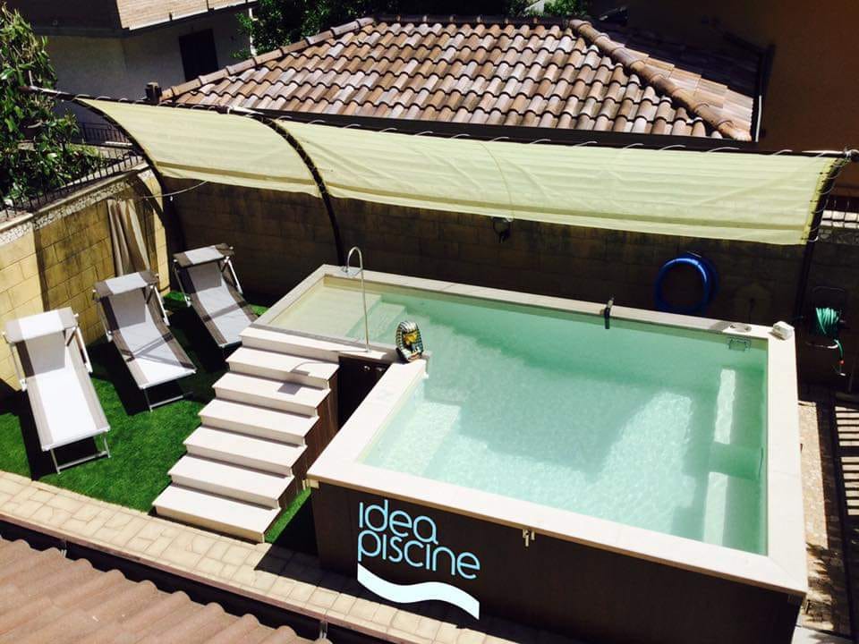 Piscina fuori terra con logo