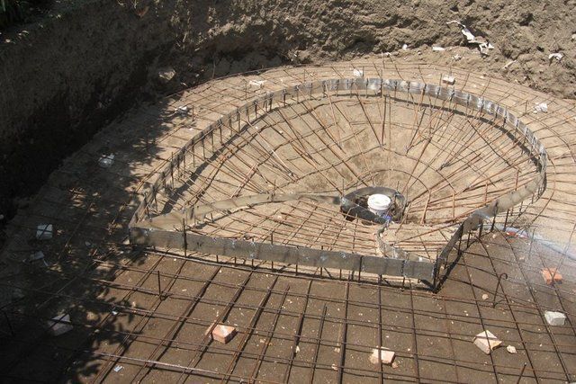 Scavo terra per piscina