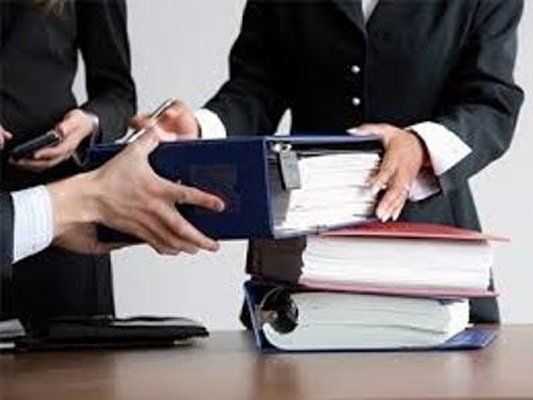 avvocati con libri giudice
