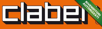 Logo Claber in arancione, nero e bianco con un nastro diagonale verde con la scritta 