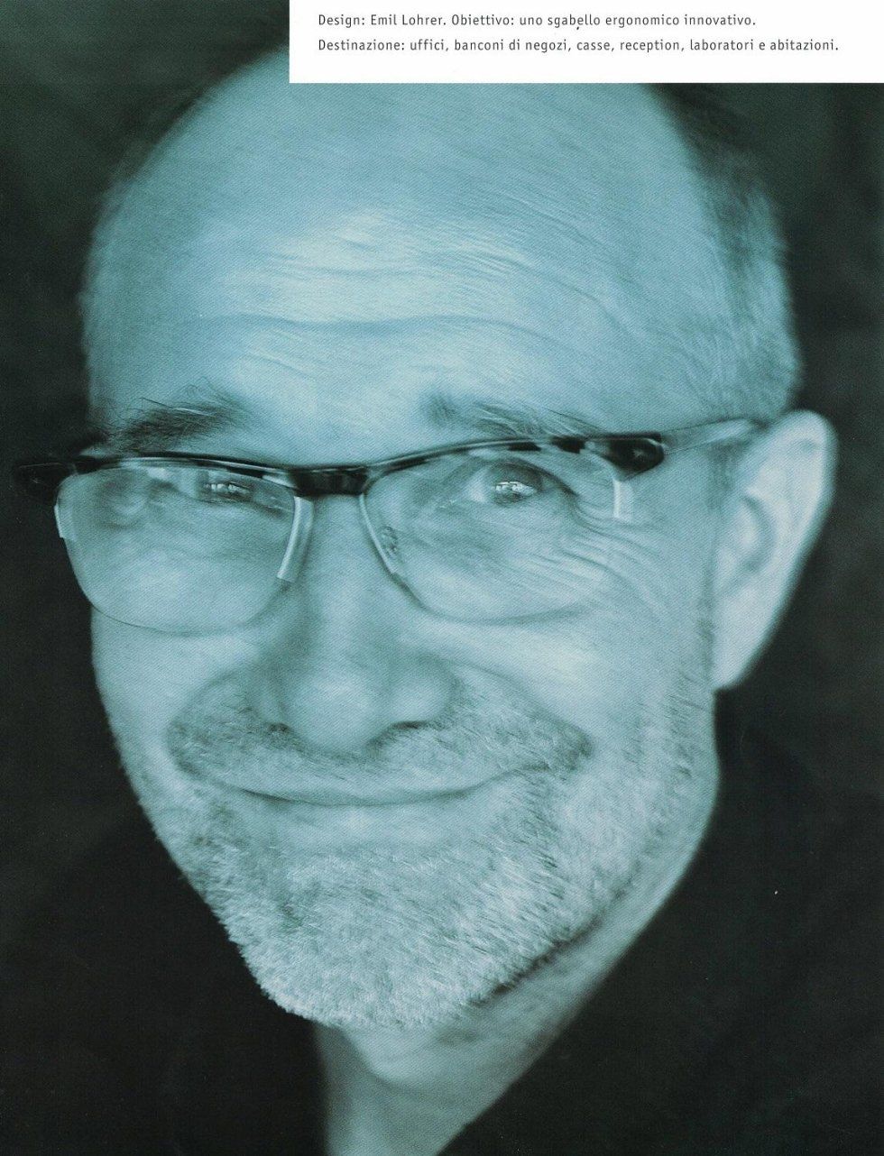 Smile siedi in piedi