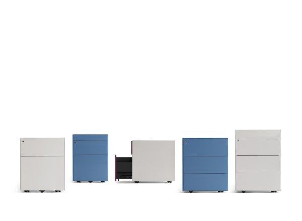 Cinque cassettiere mobili per ufficio, disponibili in diverse configurazioni e con finiture blu e grigio chiaro.