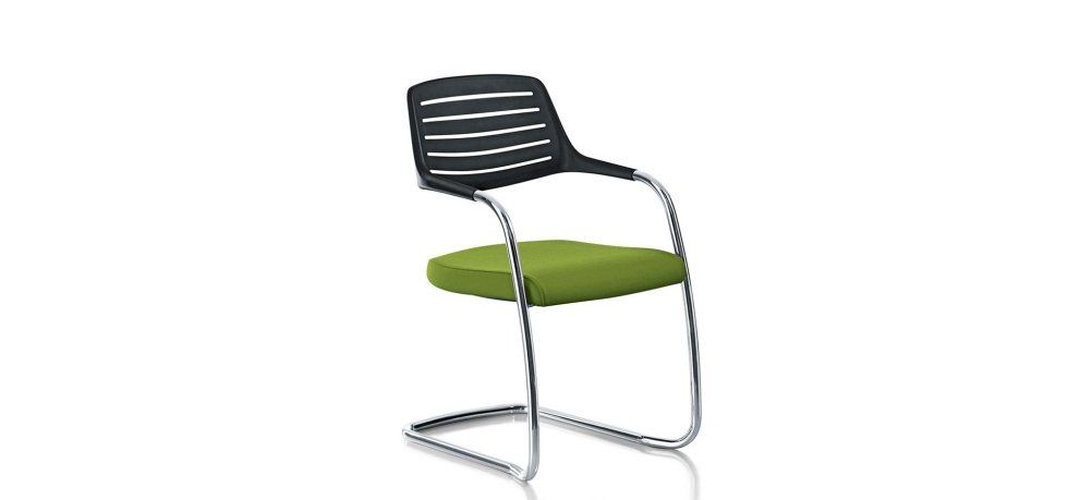 Sedia moderna a sbalzo con schienale a doghe nere, struttura cromata e seduta imbottita verde lime.