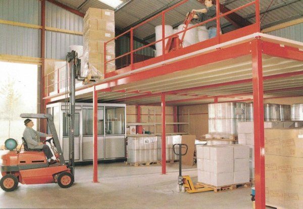 Ufficio di reparto a due piani