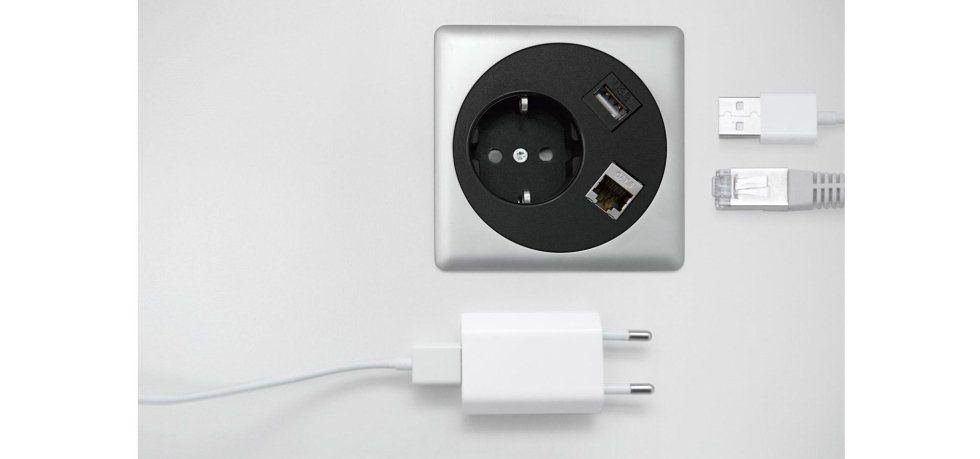 spina corrente elettrica con collegamento USB